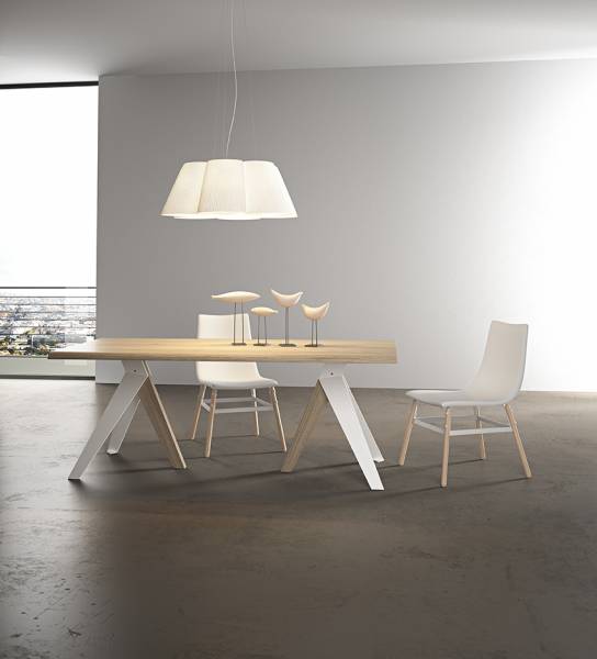Table de repas contemporaine design italien modèle  Kiev Legno à Bandol dans le 83