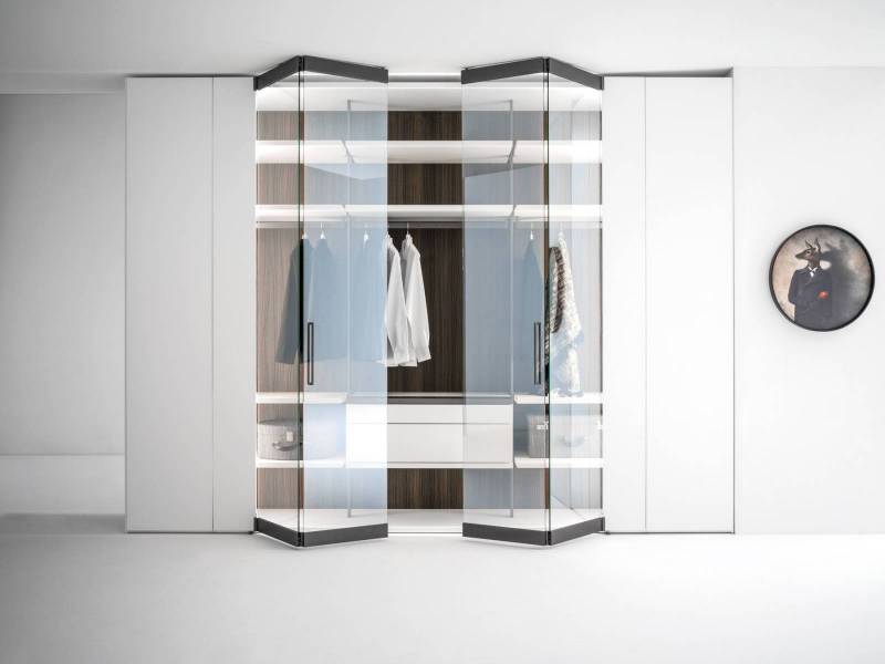 Création d'un grand dressing sur mesure design avec pose à Bandol dans le 83